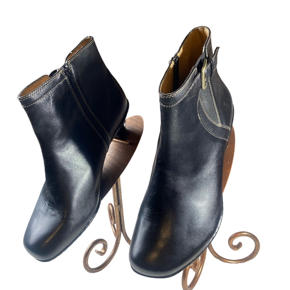 Softspots Sleek Leather Black Booties Size 9.5W